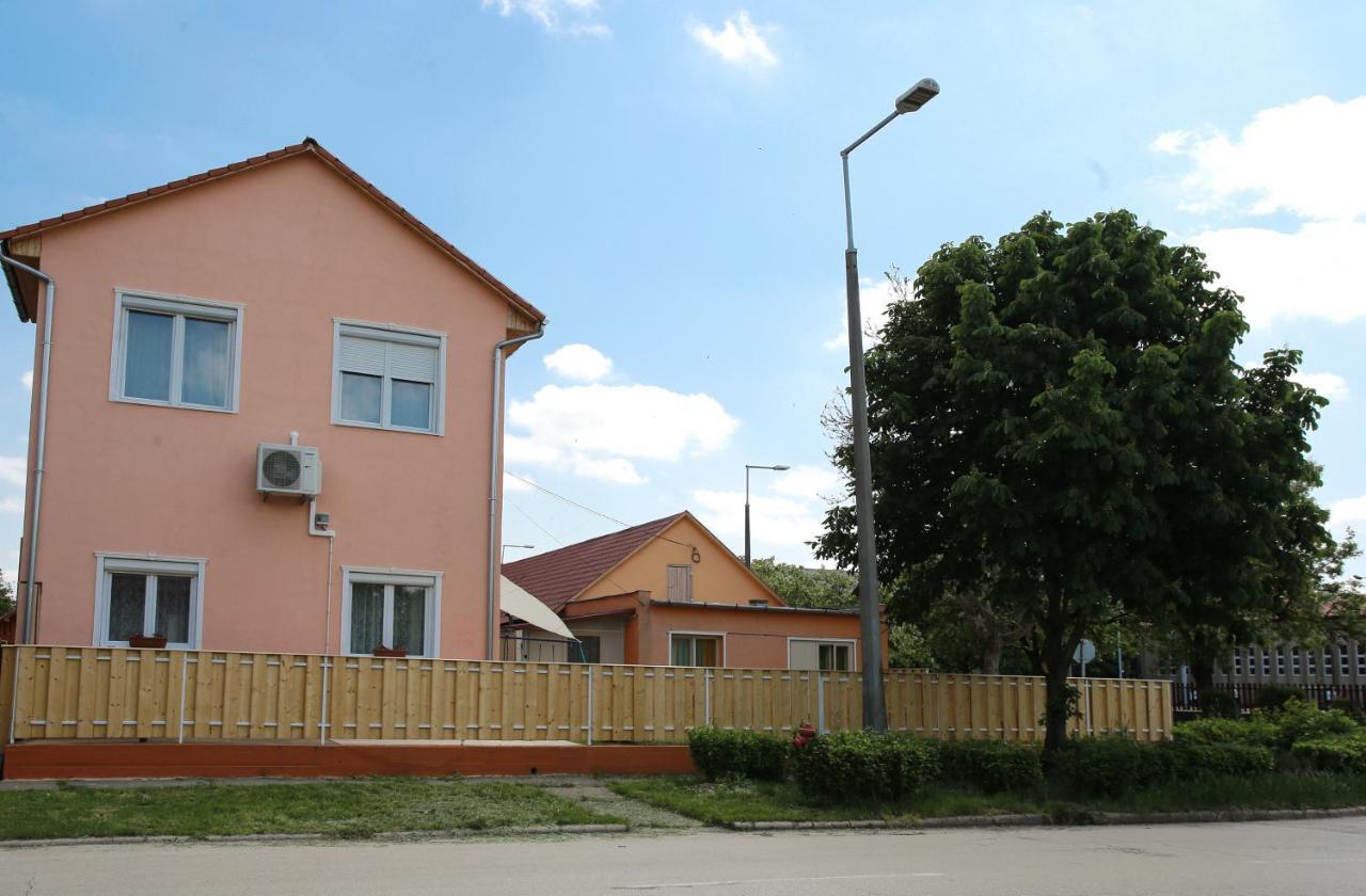 Central Panzio Szentes Luaran gambar